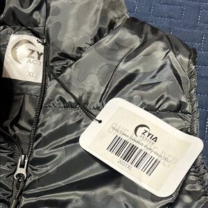 Zyia Active Gray Camo Puffer Vest